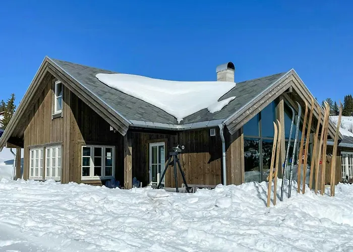 Family-friendly Seter Near Makalaus Peak Feriehus Reinli